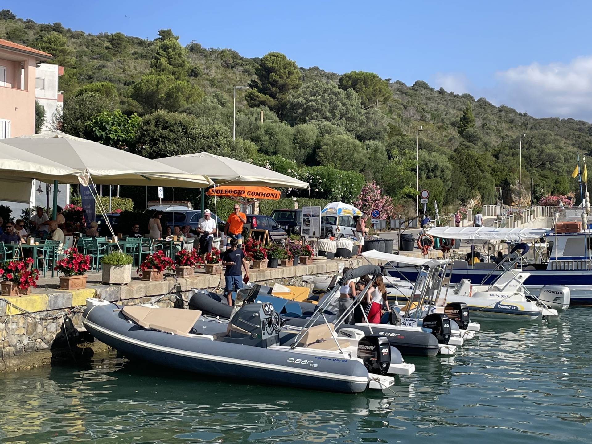 Noleggio barche e gommoni a Talamone – Scopri la costa della Maremma senza patente nautica